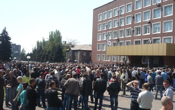 У Єнакієвому проросійські активісти захопили металургійний завод і блокують міськвиконком - соцмережі