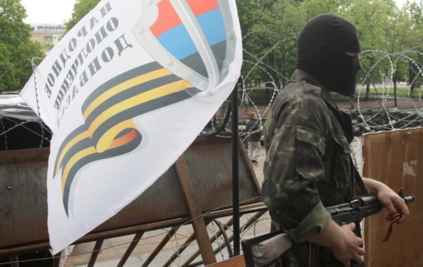 В Луганске возле СБУ неизвестные обстреляли баррикады - МВД