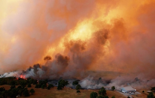 Лісові пожежі знищили кілька десятків будинків і 1,5 тисячі гектарів лісу в Оклахомі