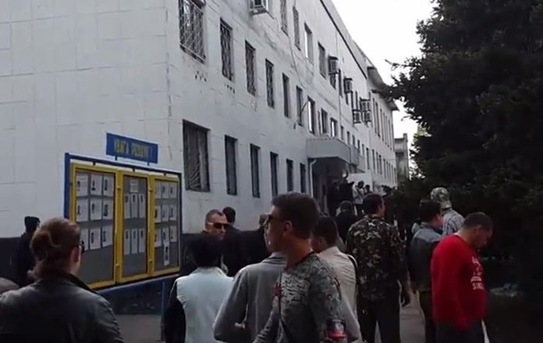 В Донецкой милиции отрицают, что на их здании висят флаги  народной республики 