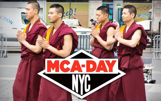 У Нью-Йорку буддисти станцювали брейк на честь засновника Beastie Boys 