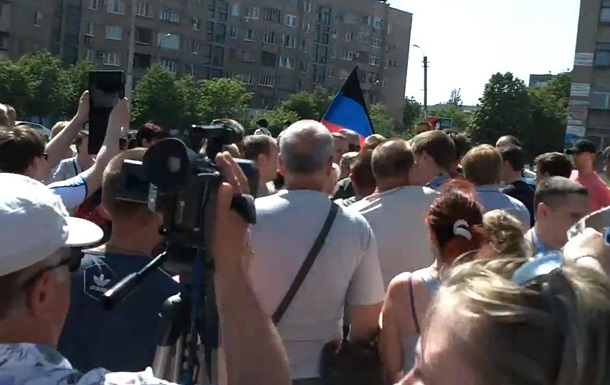 На митинге сторонников ДНР в Горловке произошла потасовка со стрельбой 
