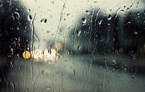 Погода в Україні на понеділок: потепління і грозові дощі