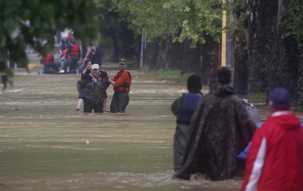 Балканы просят международной помощи в борьбе с наводнением 