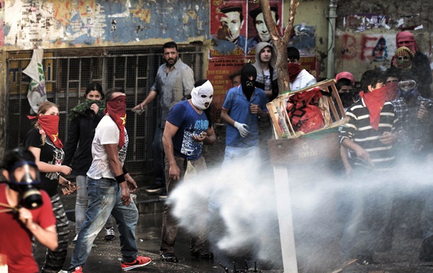Стрельба и взрывы на митингах в Стамбуле: двое погибших