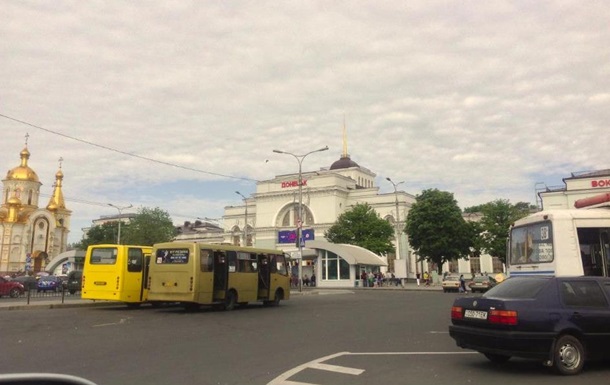 В Донецке вокзал и городской транспорт работают, аэропорт закрыт