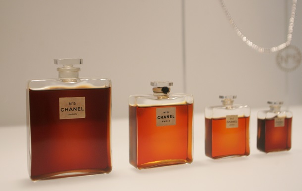 Склад ароматів Chanel і Dior буде змінений через алергени