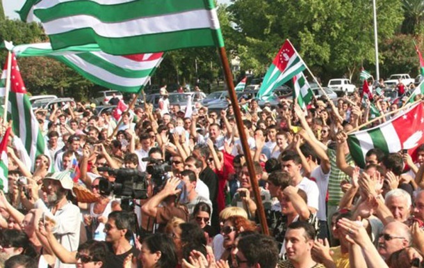 В Абхазії опозиція оголосила про створення Тимчасової народної ради