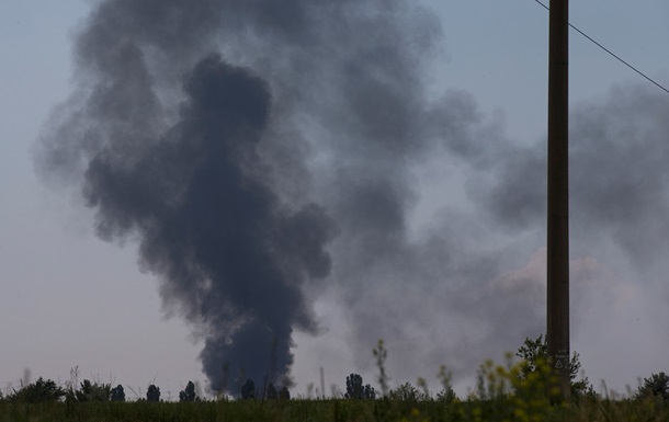 Порошенко выразил соболезнования семьям погибших в результате обстрела вертолета под Славянском