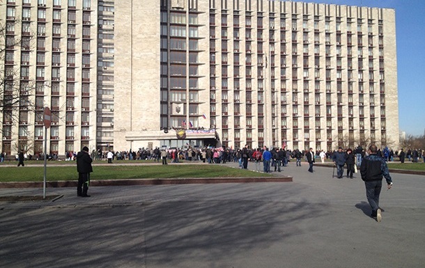 В ДНР заявляют, что их  дом правительства  обстреляли из гранатометов