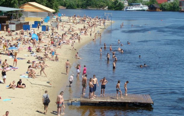 У Києві вже дозволили купатися на 10 пляжах