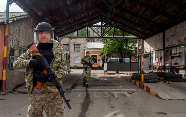 В Луганске захватили еще одну воинскую часть