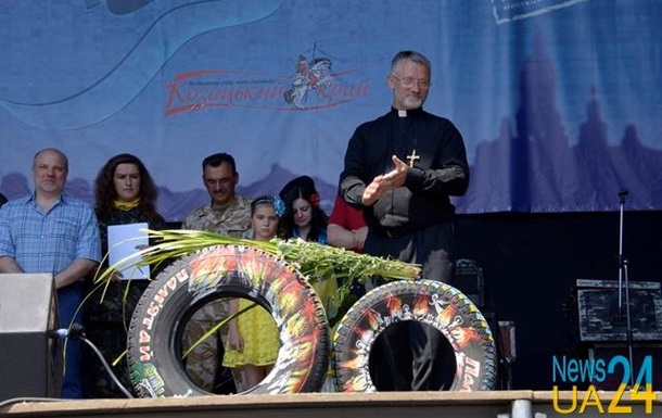 Активисты подарят Порошенко и Кличко разрисованные покрышки