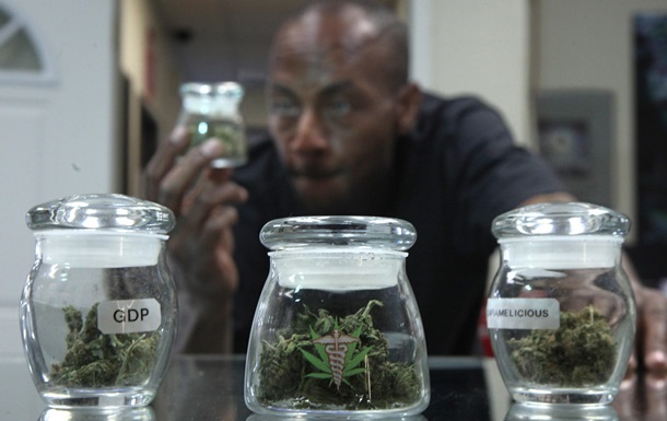 На Ямайці можна буде зберігати марихуану в релігійних, наукових і медичних цілях
