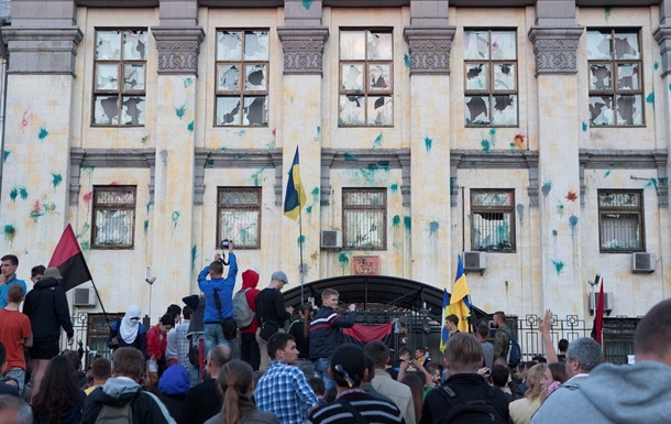 Главы МИД России, Германии и Франции обсудили нападение на посольство РФ в Киеве