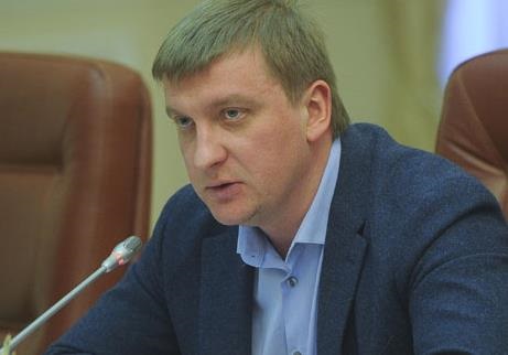 Министр юстиции Петренко покупает черную икру за 7500 грн?