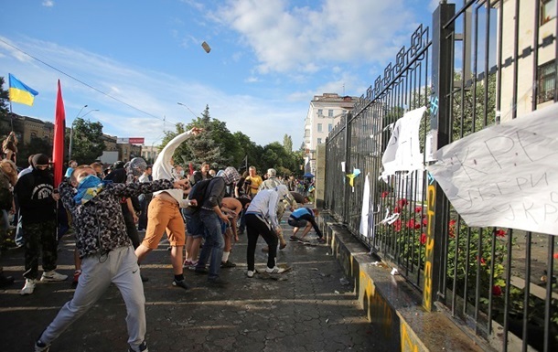 Чуркин удивлен игнорированием в ООН нападения на посольство РФ в Киеве