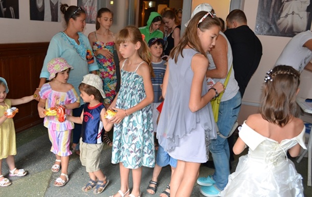 Детям, прибывшим из горячих точек показали мюзикл «Старик Хоттабыч».