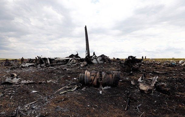 Міноборони створило комісію з вивчення причин катастрофи літака в Луганську