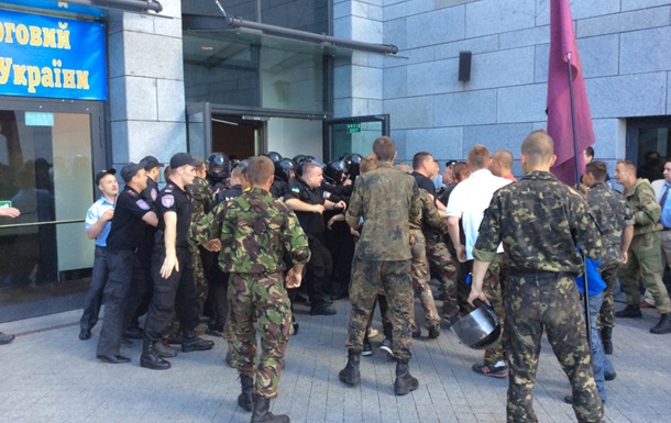 В Киеве произошла драка между самообороной и милицией