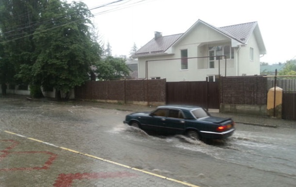 Сімферополь затопило через сильну зливу