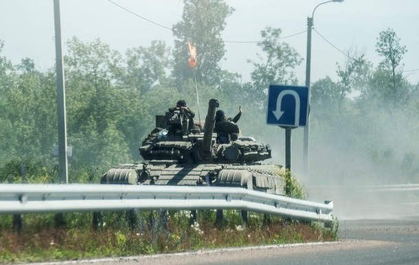 В Донецкую область из Крыма перебросили пять танков и семь БТР- СНБО