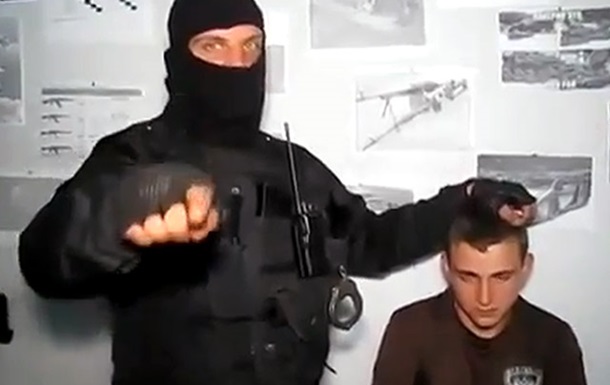 В Сети появилось видео с задержанным на Донбассе 16-летним стримером