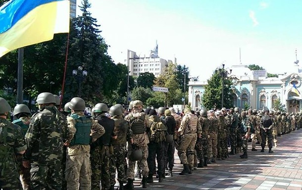 Бойцы батальона Донбасс пришли охранять Раду от терактов