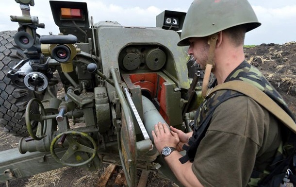 В Луганске снаряды попали в жилые дома