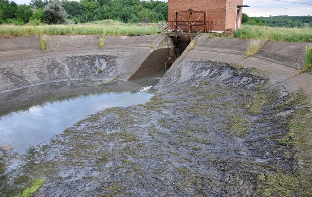 Специалисты не могут произвести ремонт водоканала Северский Донец