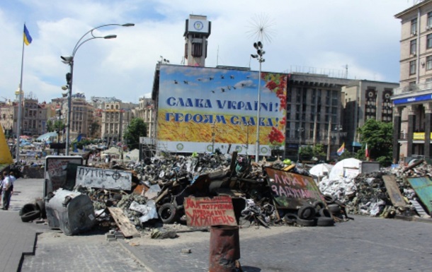 Самооборона з їжджає з Майдану