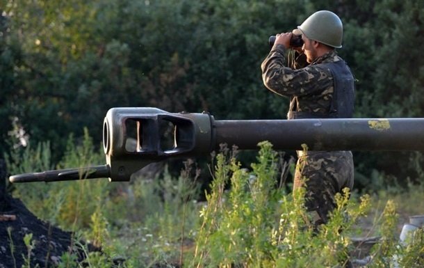 Украинская армия ведет артиллерийский обстрел пригородов Славянска - СМИ