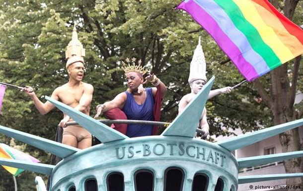 В Германии проходит самый большой гей-парад в Европе