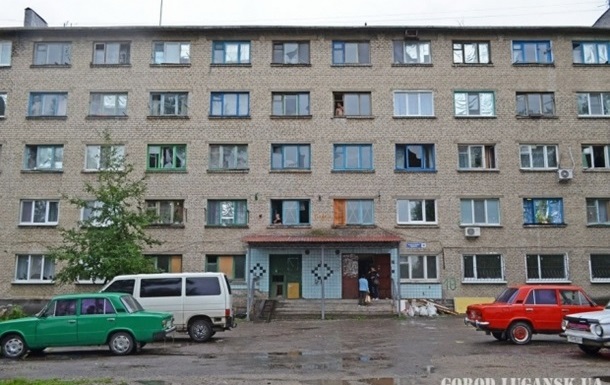 Луганск под обстрелом: в городе отключают свет, бьют по заводам и домам