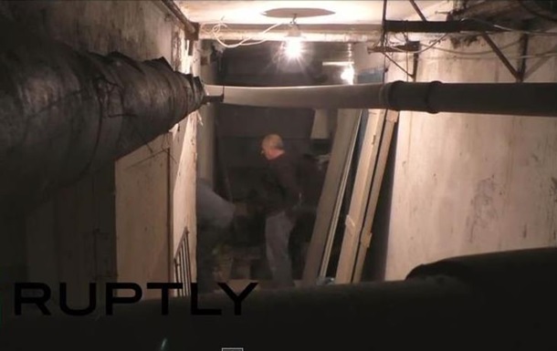 Мешканці Донецька переробляють підвали у бомбосховища 