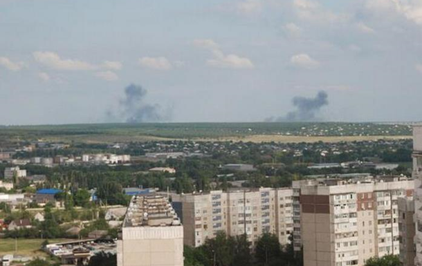 За Луганський аеропорт триває бій, в місті ввімкнули сирену - соцмережі 