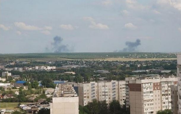 В Луганске слышны выстрелы, перекрыта одна из улиц 