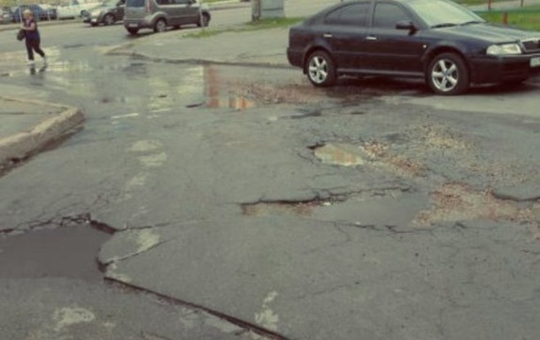 В Киеве составили Топ-10 улиц с худшими дорогами