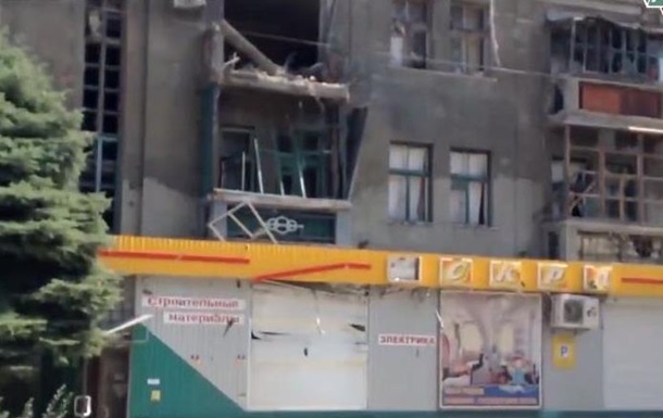 У Луганську снаряд влучив у житловий будинок
