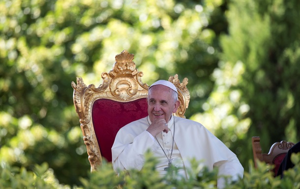 Папа Франциск: Я знайду рішення проблеми целібату