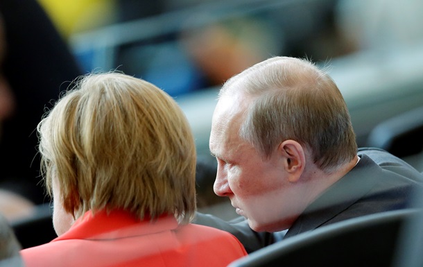 Путин посмотрел финал чемпионата мира по футболу с Меркель