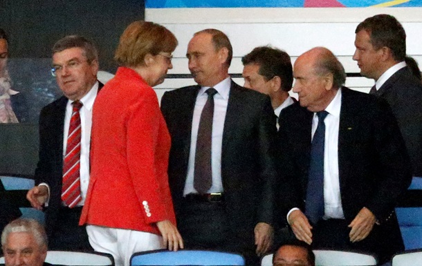 Путин поздравил Меркель с победой Германии на чемпионате мира