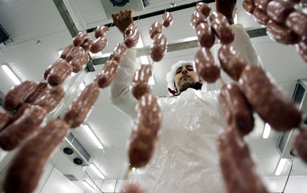Німецьких виробників ковбас оштрафували на 338 млн євро за цінову змову