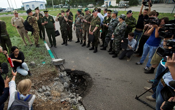 Як експерти ОБСЄ оглядали воронку в російському Донецьку 