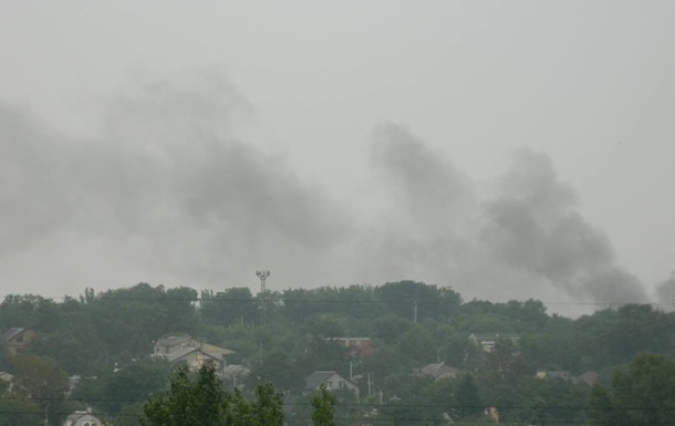 Біля Донецького аеропорту чути вибухи 