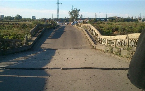 У Сєвєродонецьку підірвано міст через річку 