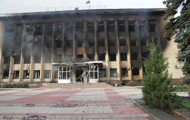 Освобожденный Дзержинск: при боях сгорела горадминистрация