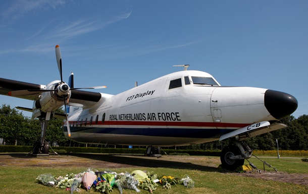 Літак з тілами із Боїнга прибув до Нідерландів: онлайн-трансляція