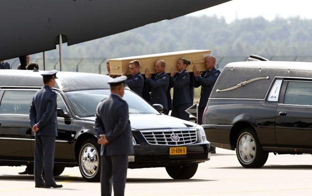 В Нидерланды доставили последние тела жертв крушения Боинга