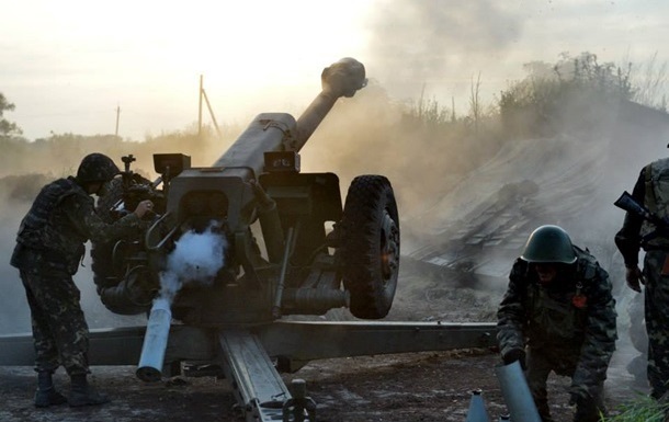В двух районах Донецка снова слышны залпы орудий – горсовет